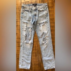 Distressed loose fit jeans